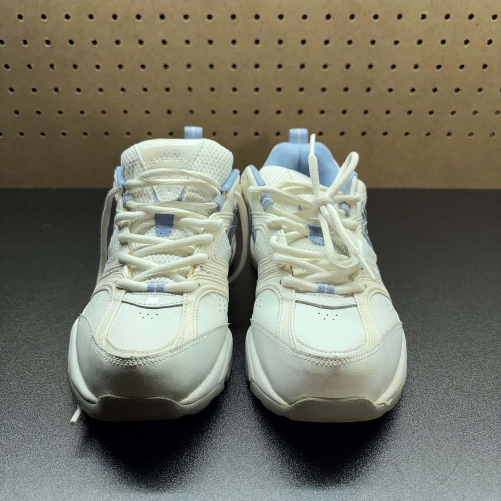 New Balance WX409Wl Womens light blue and white sneakers US 8.5